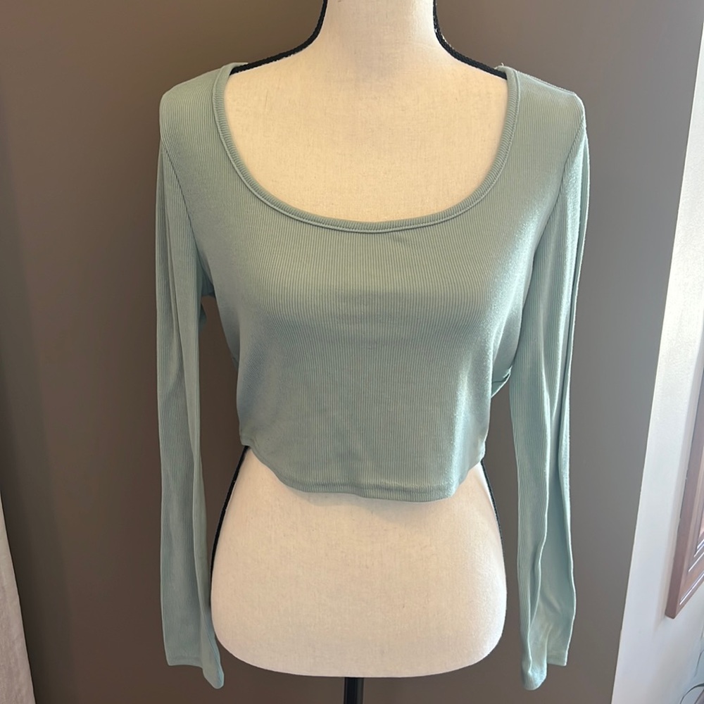 Long sleeve green crop top